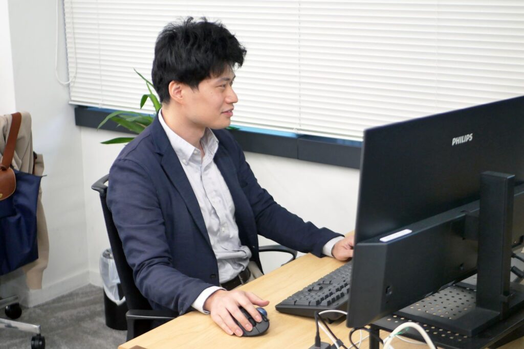 業務中のMFS神戸さん