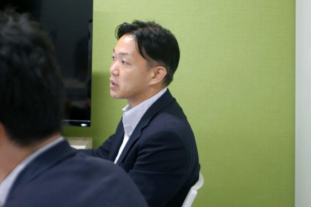 求める人材について語る青山さん