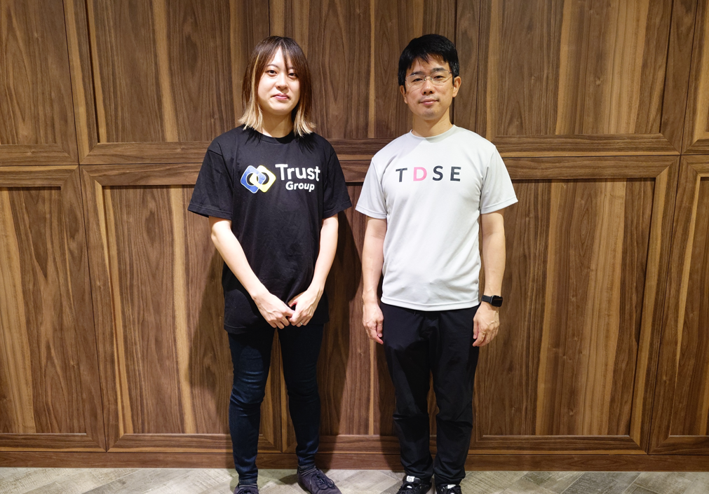 プロフィール写真（左：Trust友田さん、右：TDSE結束さん）